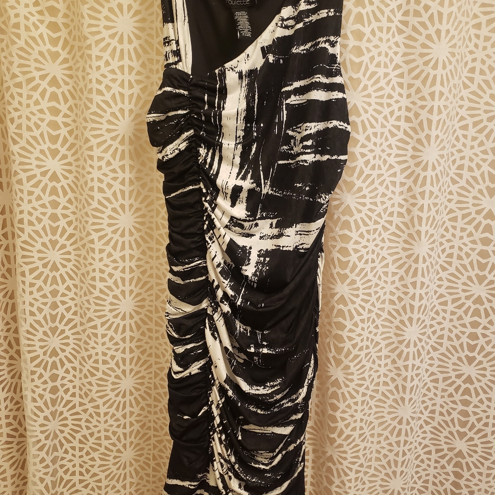 Style Ruched Dress - Picture 6 of 9